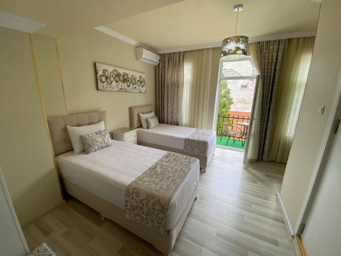 Standard Twin room with balcony