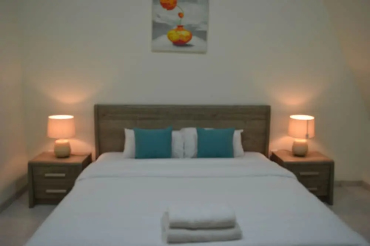 PNE - Furnished spacious bright 1BR