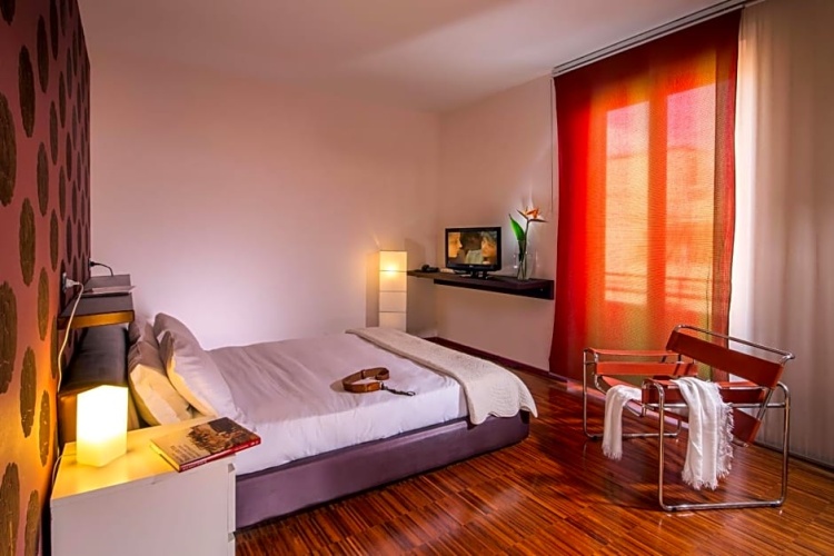 Deluxe Triple room with city view