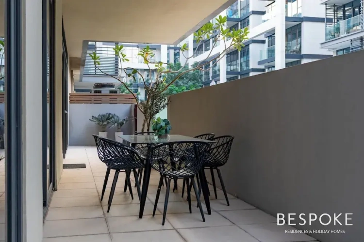 2 Bedrooms Luxury Apartment with pool view