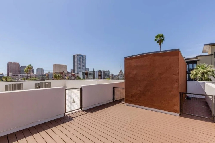 City Luxury Oasis! 3 Level Condo With 360 Roof!