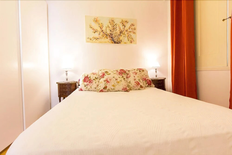 Alfama Typical by Homing