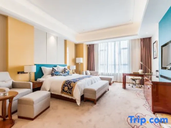 Deluxe Suite