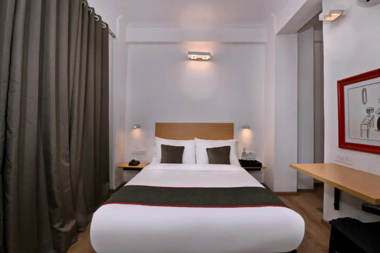 OYO 18258 Flagship Cherry Inn