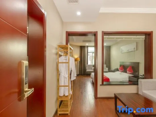Deluxe Suite