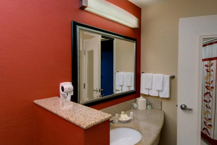 Courtyard by Marriott Madison East