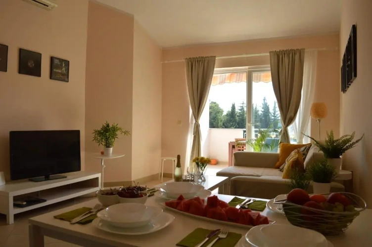 2 Bedrooms Apartment with balcony and with sea view