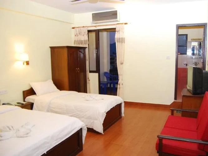 Standard Triple room