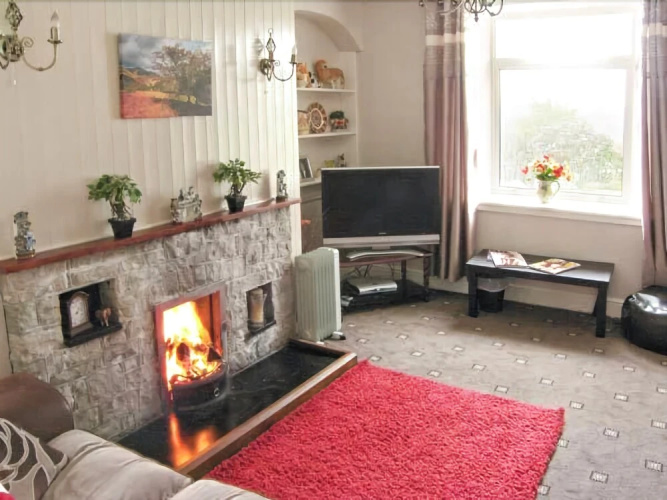 Ymwlch Bach Farmhouse