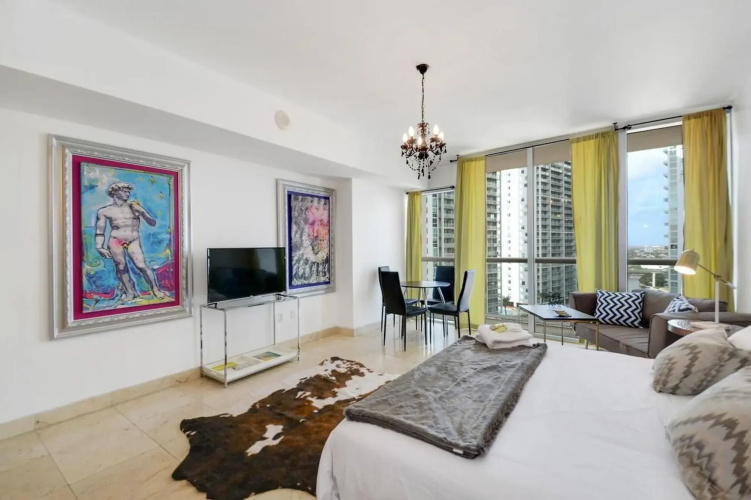 Posh Studio in Brickell by Sonder
