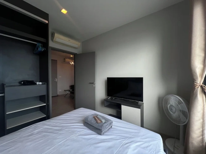 2 Bedrooms Standard Family room with city view