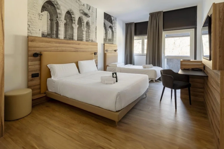Standard Triple room