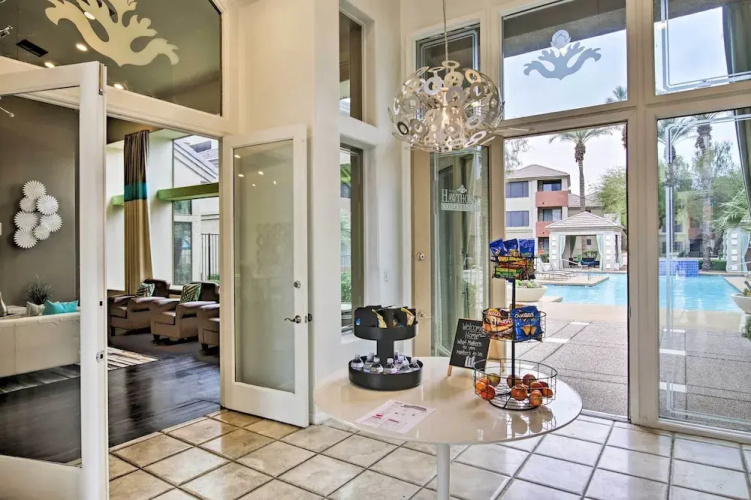 Modern Condo w/ Pool Access ~ 3 Mi to Dtwn Phoenix