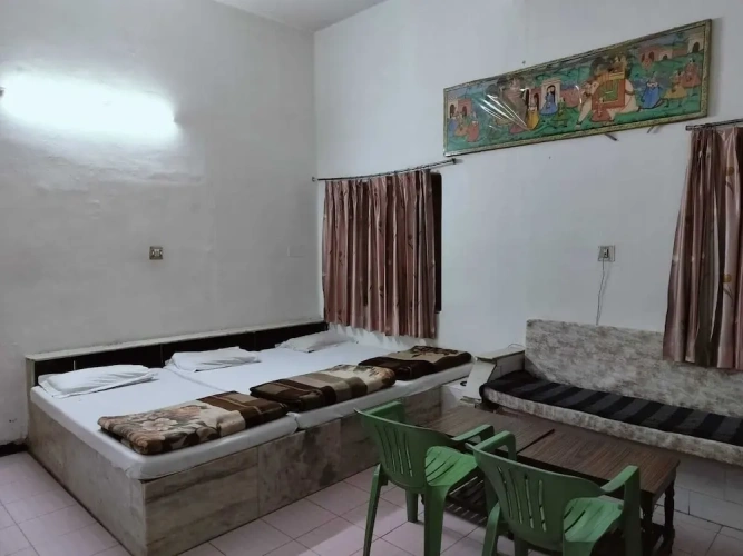 Standard Triple room