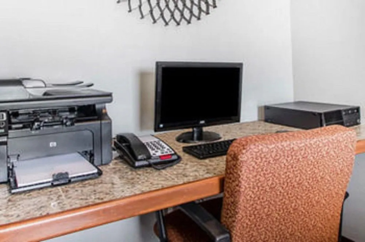 Quality Inn Us65 & E Battlefield Rd Springfield