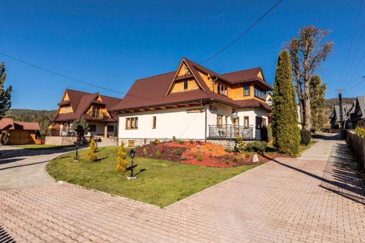 3 Bedrooms Apartment