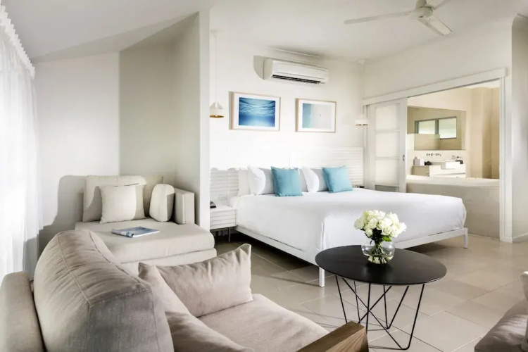 Mangrove Hotel