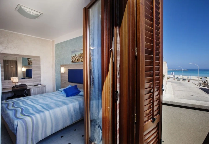 Standard Double room with balcony and with partial sea view