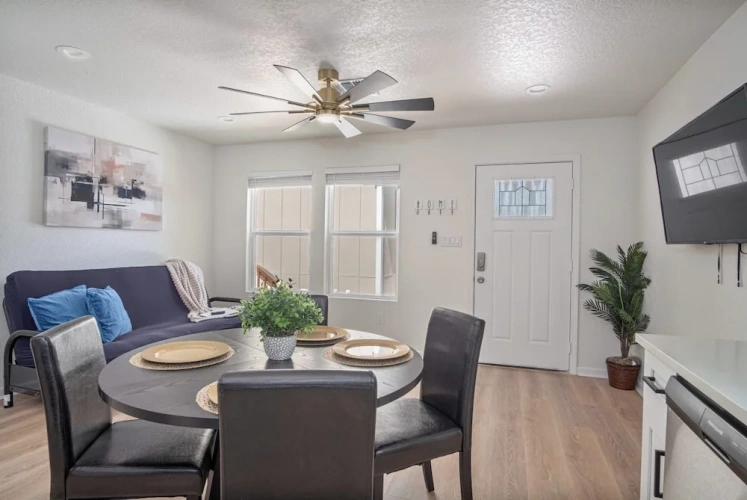 2 Bedrooms Cottage