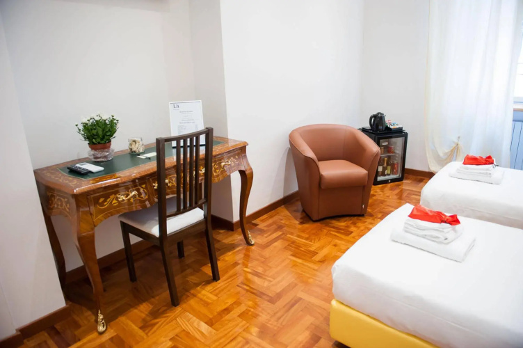 Lh Royal Suites