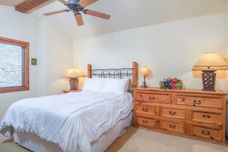 The Fields - 110 is a Cozy Mountain Condo With Access to Everything - Community Hot Tub