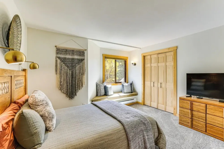 Ski Shuttle & Mountain Views: Keystone Resort Home