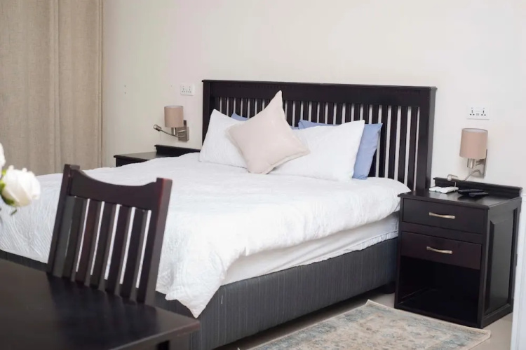 Executive Comfort With Premium Workspace - 2334