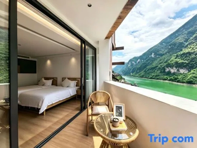 1 Bedroom Standard room with balcony and with river view