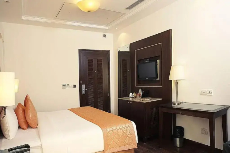 Inde Hotel Golf Course Extension