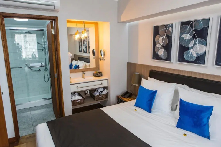 D'Door Hotel