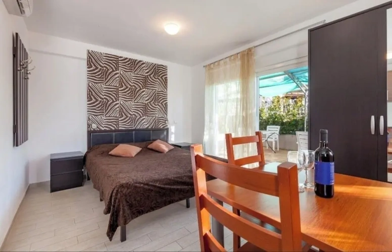 1 Bedroom Studio with partial sea view
