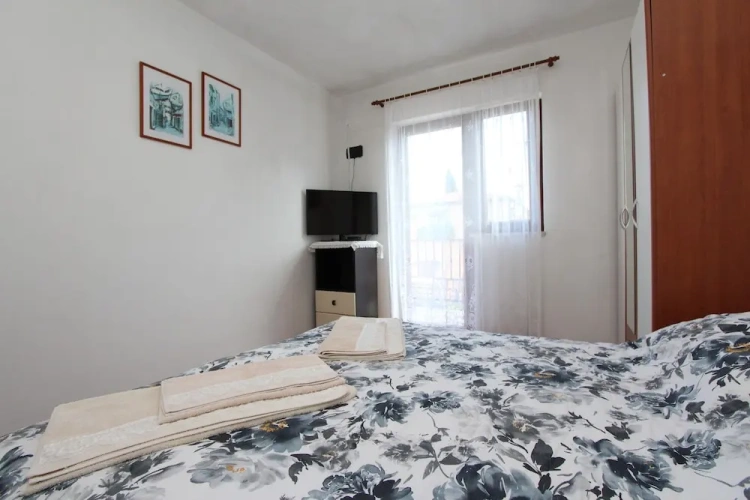 2 Bedrooms Apartment with balcony and with garden view