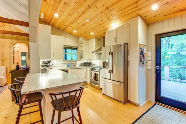 Tranquil Highlands Cottage w/ Fire Pit & Stream!