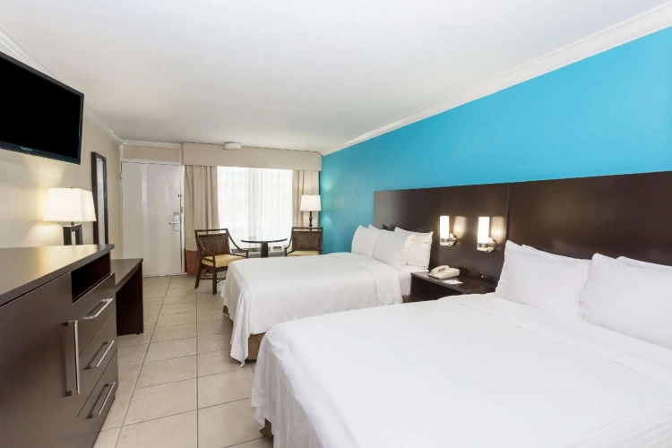 Standard Quadruple room with courtyard view