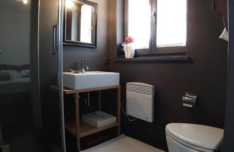 Iris Top 3 Design Apartment