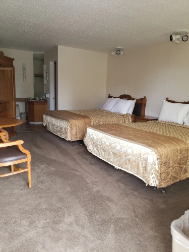 Plaza Motel