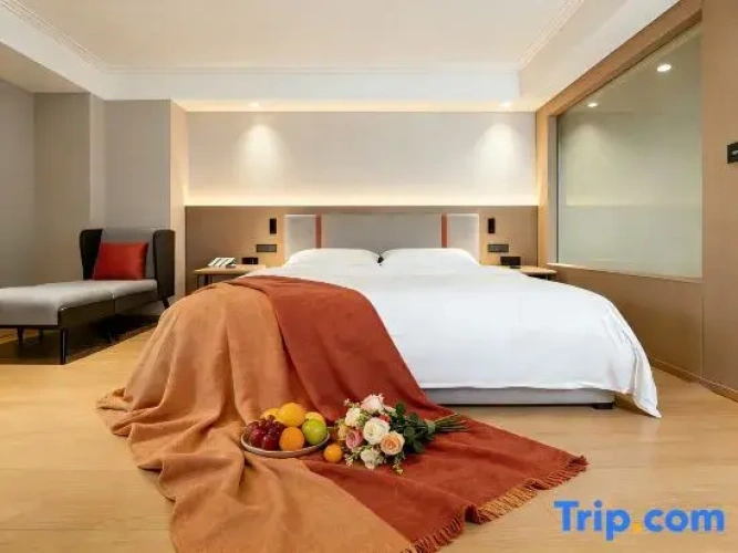 Deluxe Triple Family Suite