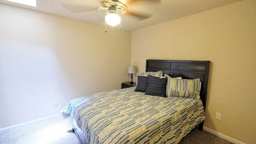 15707 Sandy Hill
