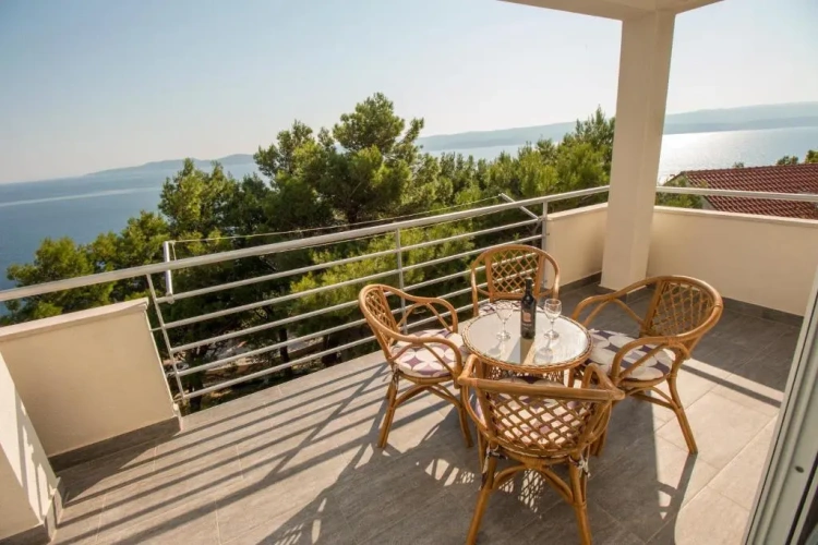 Apartment with sea view