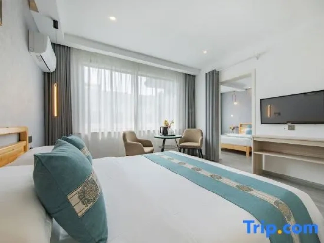 Deluxe Family Suite