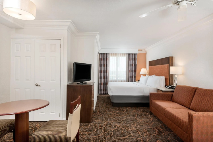 Holiday Inn Ft. Lauderdale-Airport photo 8