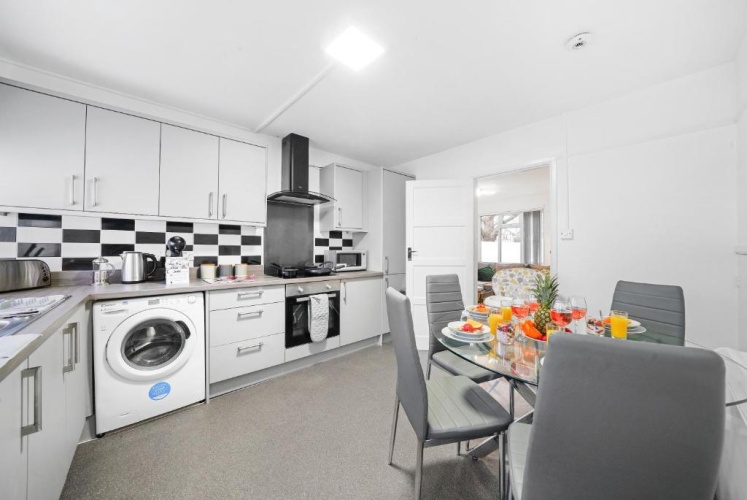 2 Bedrooms Apartment