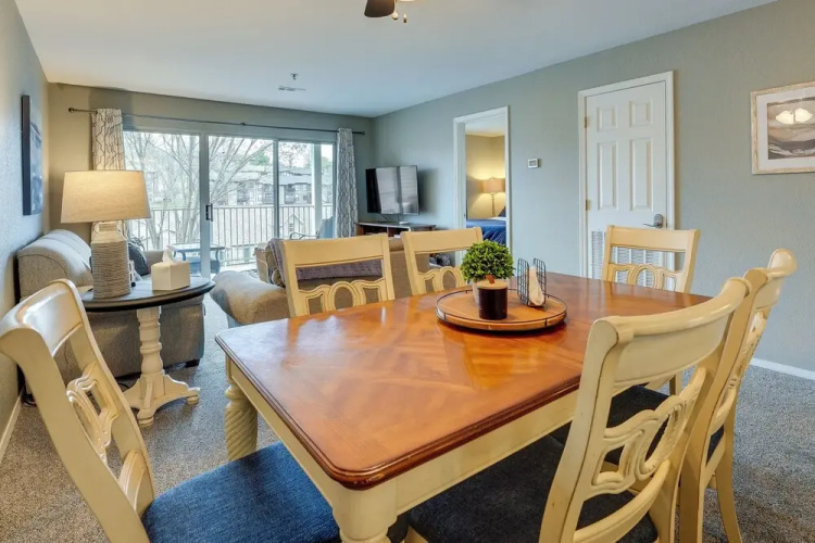 Relax Fireside! Peaceful Escape Near Branson Strip