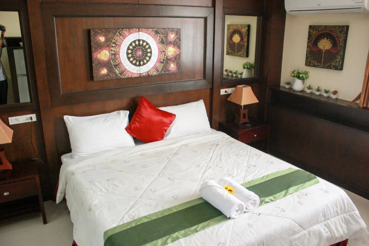 七岩巴黎式旅馆(Cha am Paris Style Guest House)