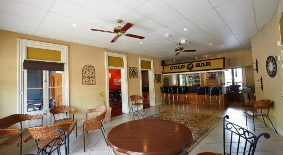 Commercial Hotel