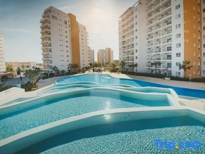 Alexius Pool Apartments