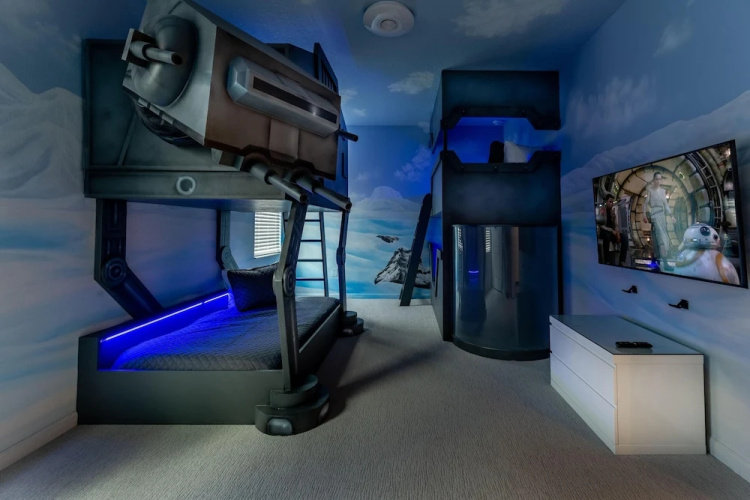 St015v: 10 Bed, Star Wars, Finding Nemo