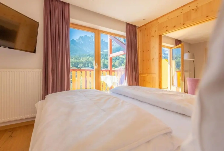 Suite with mountain view