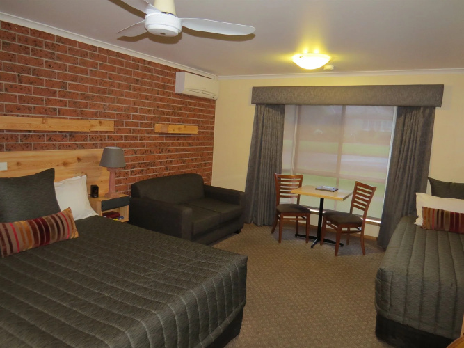 AAt 28 Goldsmith Motel