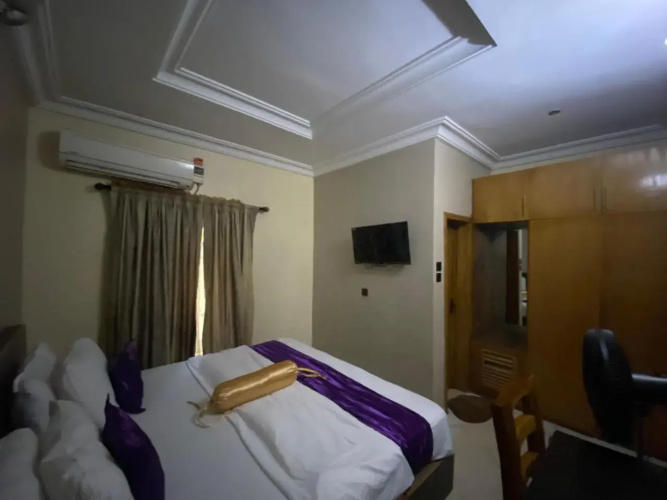 Nue Crest Hotel